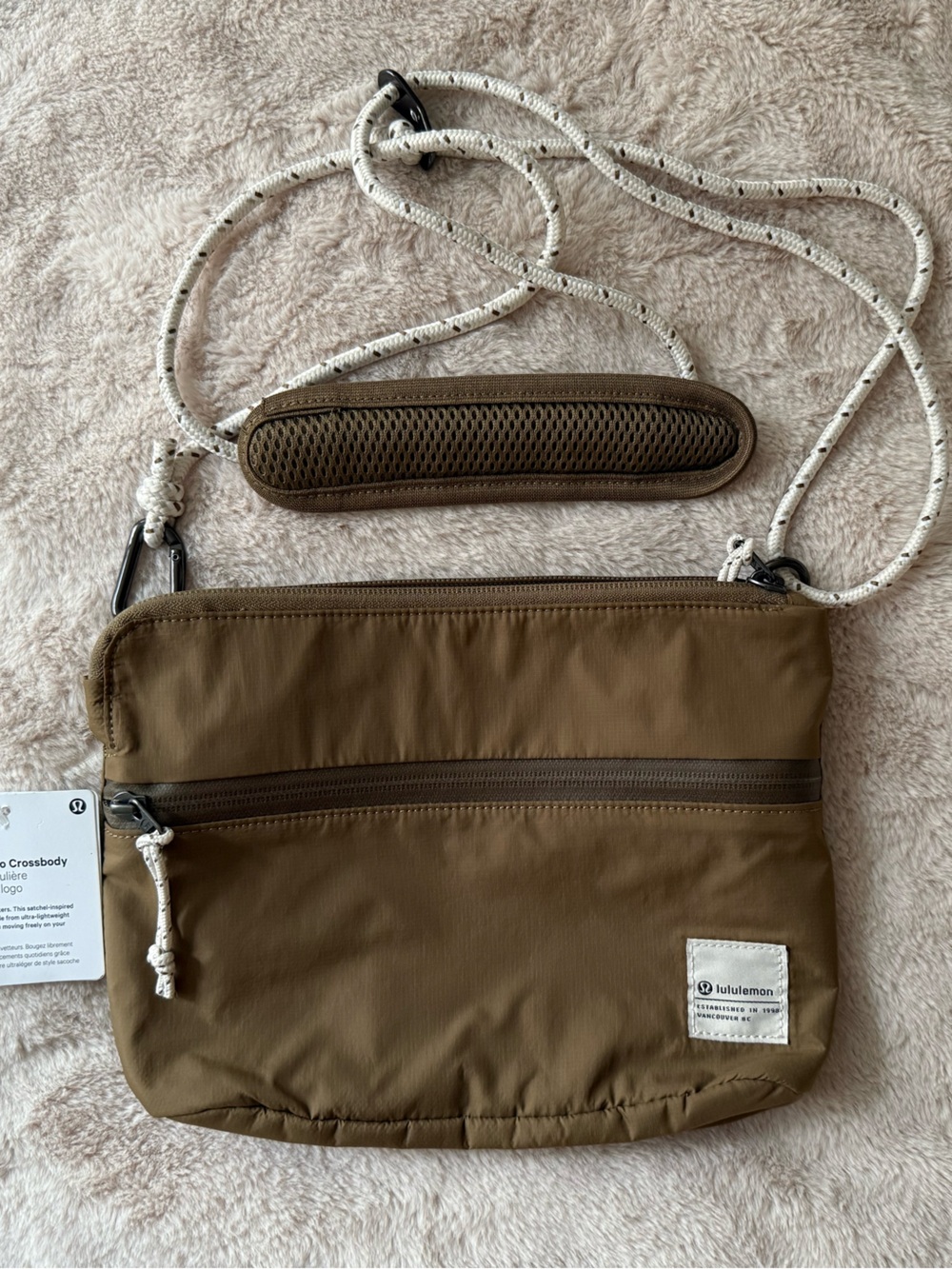 NWT Lululemon Patch Logo Crossbody Artifact - Picture 2 of 12